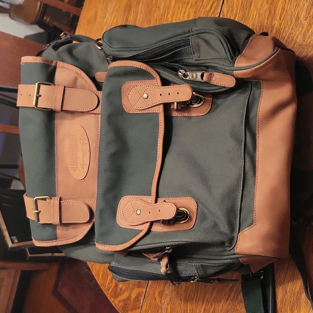 BUSHNELL Magnify Life Green/Tan Backpack